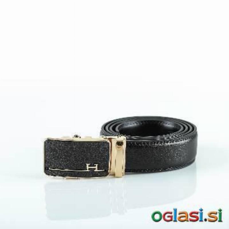 Eleganten moški pas z avtomatsko zaponko iz kvalitetnega pravega usnja.