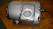 Hidravlična črpalka za traktor Universal / UTB 650 - H8.01