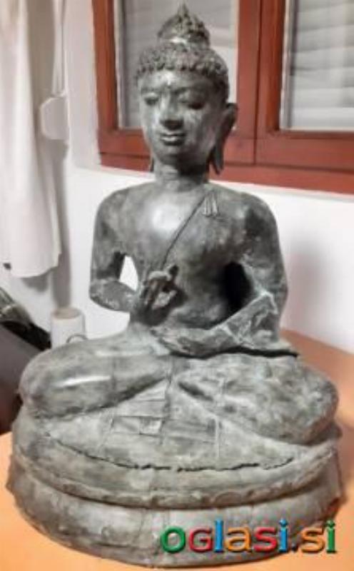Skulptura u bronci Buda / Buddha / u meditativnoj pozi