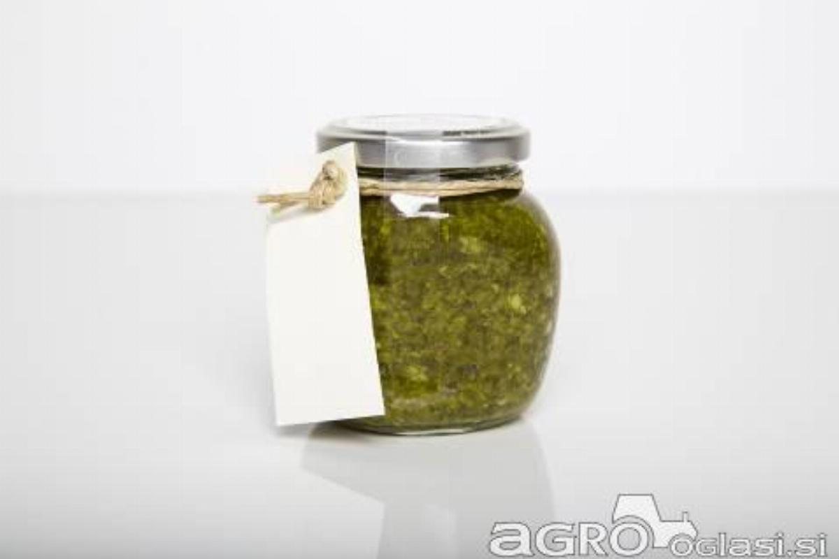 Namaz bazilika z mandlji, pesto