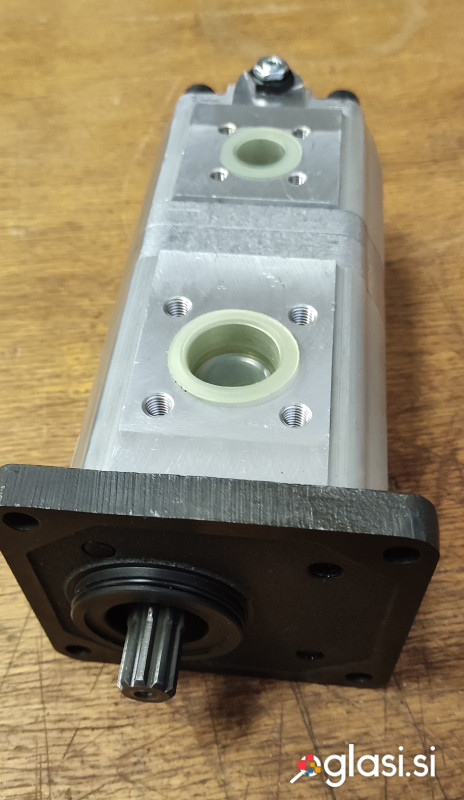 Hidravlična črpalka Steyr Kompakt, New Holland T4.