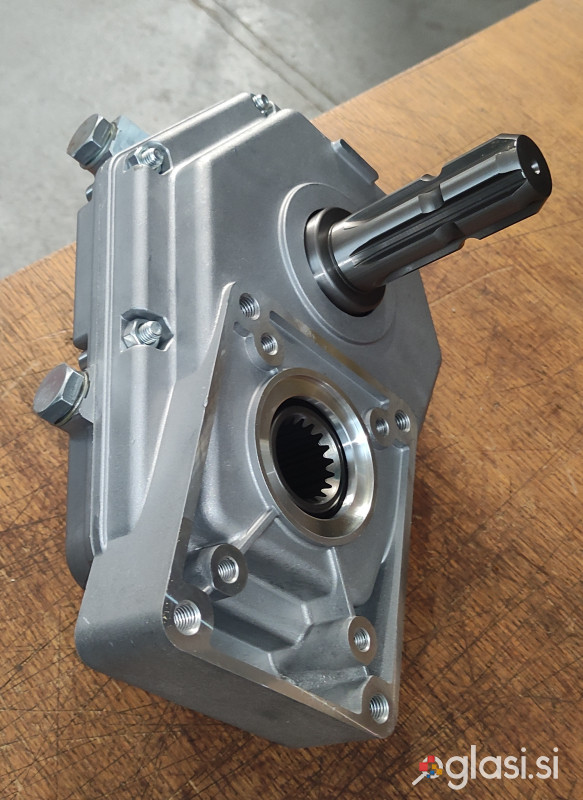 Multiplikator za zobniško črpalko Gr.3-Gr.2, s  kardansko osovino