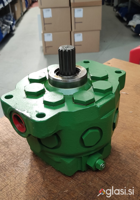 Hidravlična batna črpalka John Deere AR101288
