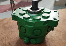 Hidravlična batna črpalka John Deere AR101288