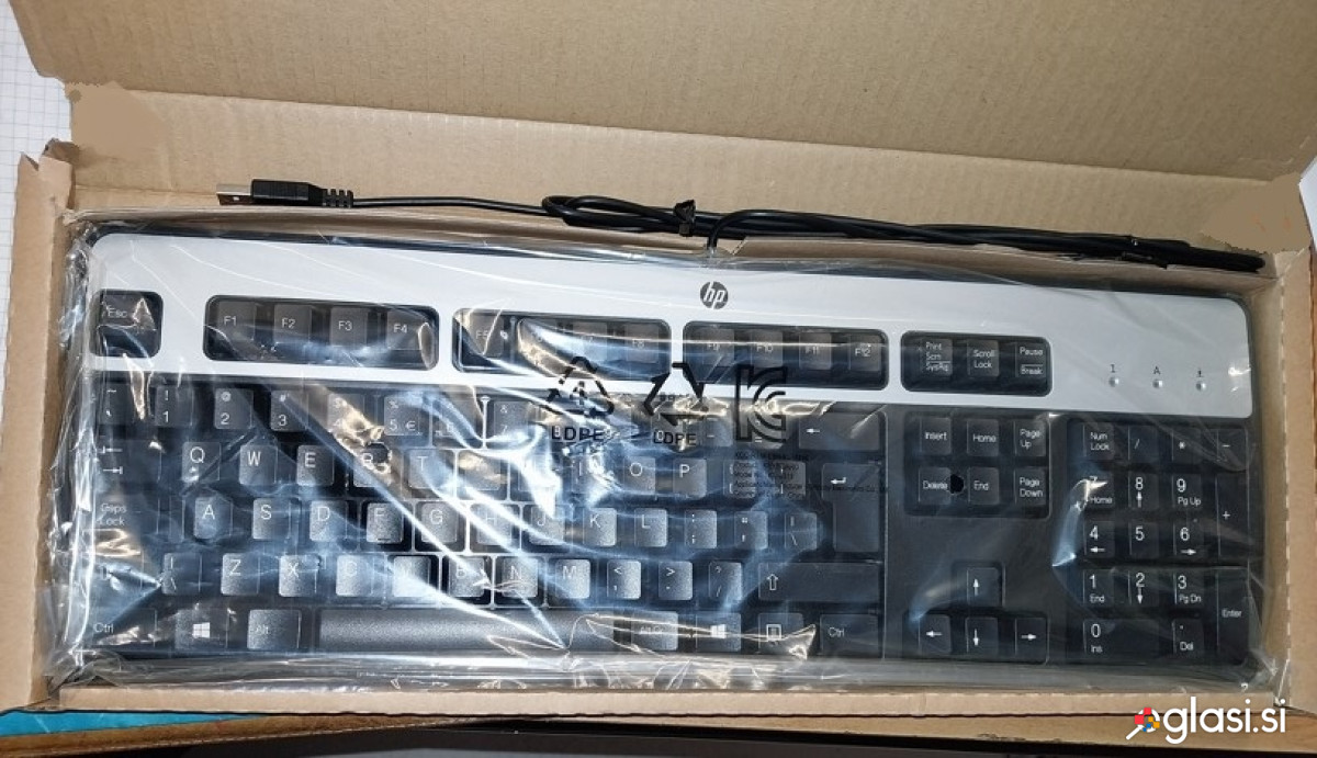 Angleška tipkovnica HP usb + darilo podloga za miško
