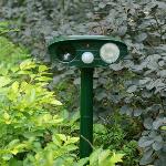 Ultrazvočni LED solarni odganjalec živali s senzorjem gibanja