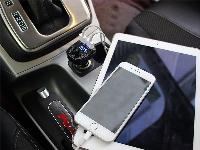 Avto FM oddajnik SD in polnilec bluetooth 2x USB 3.1A