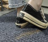 Protizdrsni predpražnik 60x90cm črno siv