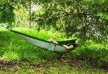 Vrtna viseča mreža za dva 260x131cm do 150kg najlon zeleno siva