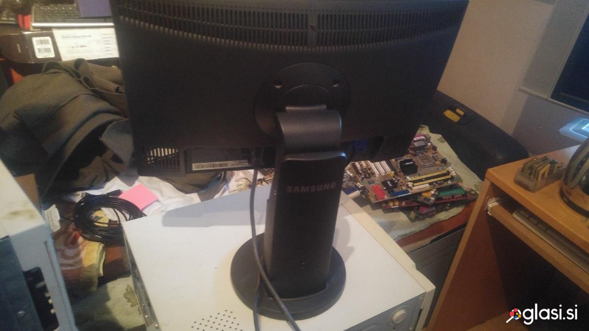 Računalniški monitorji 19