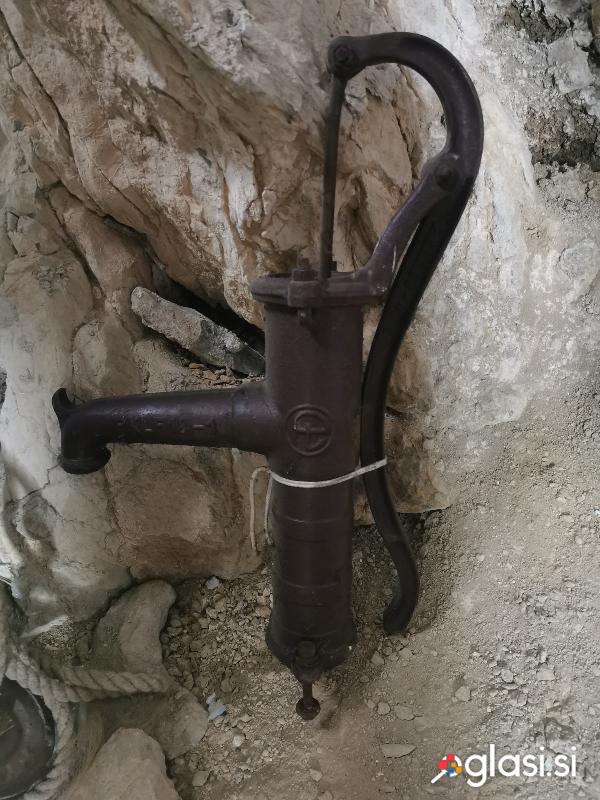 Litoželezna ročna črpalka sterna flora