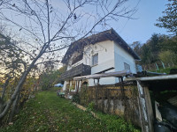Hiša z ohišnico in apartmjem