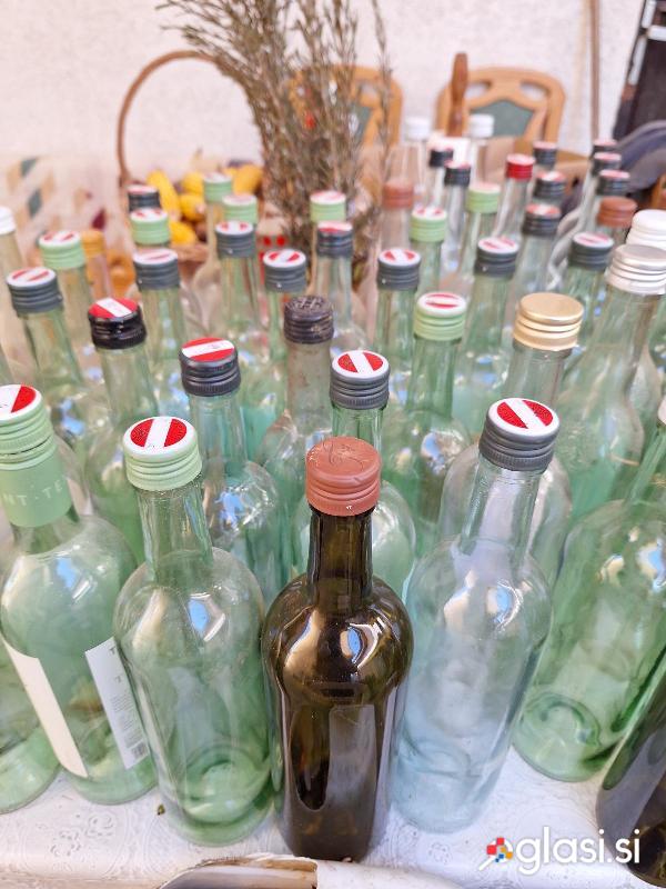Steklenice 1 l in 0,75 l, večje število, prozorne, z pokrovom na vijak
