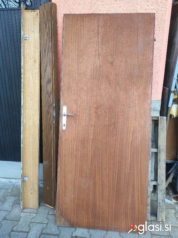 Notranja vrata s podbojem in kljuko