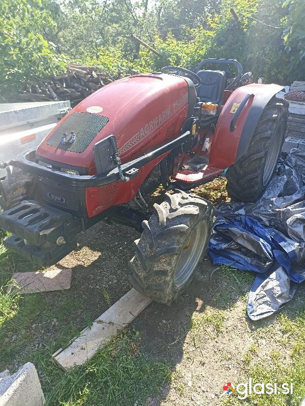 Traktor Agrifarm 550