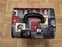 Prodam 3 toaletne kovčke neseser, moder, črn, pisan 20€ za kos