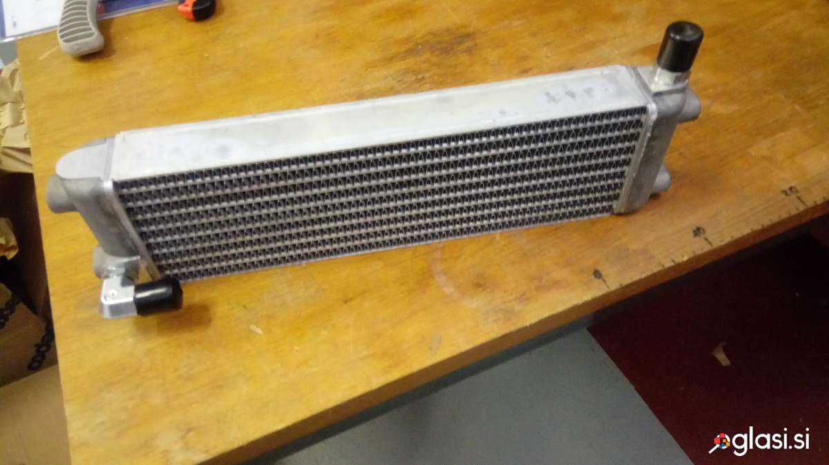 Hladilnik olja za Claas / Renault - OEM 7700052788