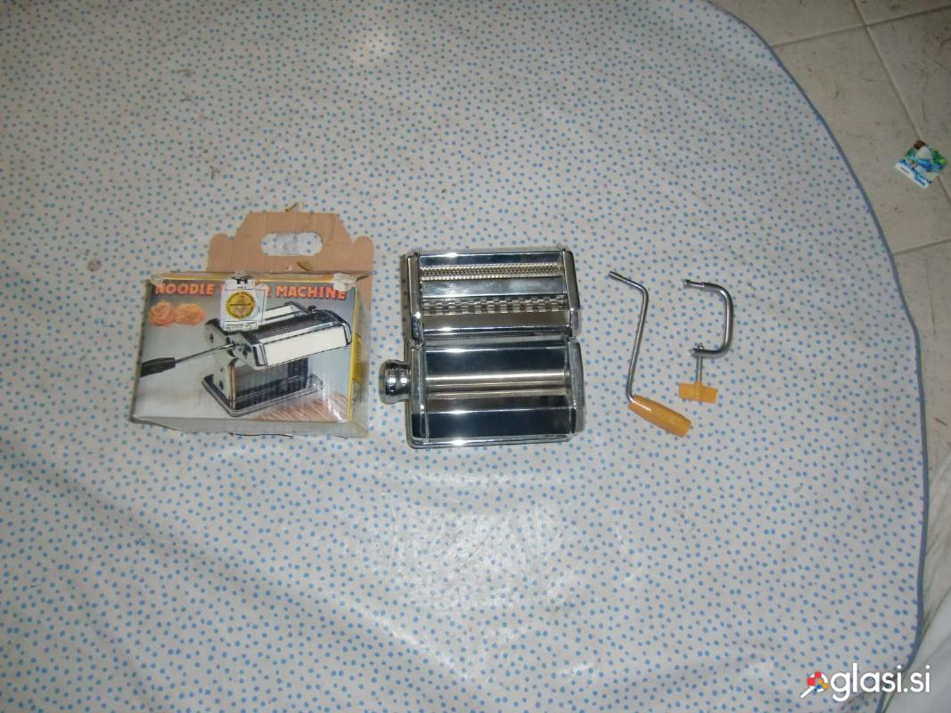 GOSPODINJSKI ROČNI STROJČEK ZA TESTO