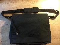 Izredno lepa TORBA Hugo BOSS za PRENOSNIK 15˝ in 16” črna - prodam