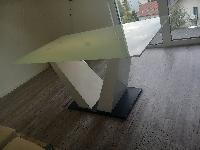 Steklena jedilna miza