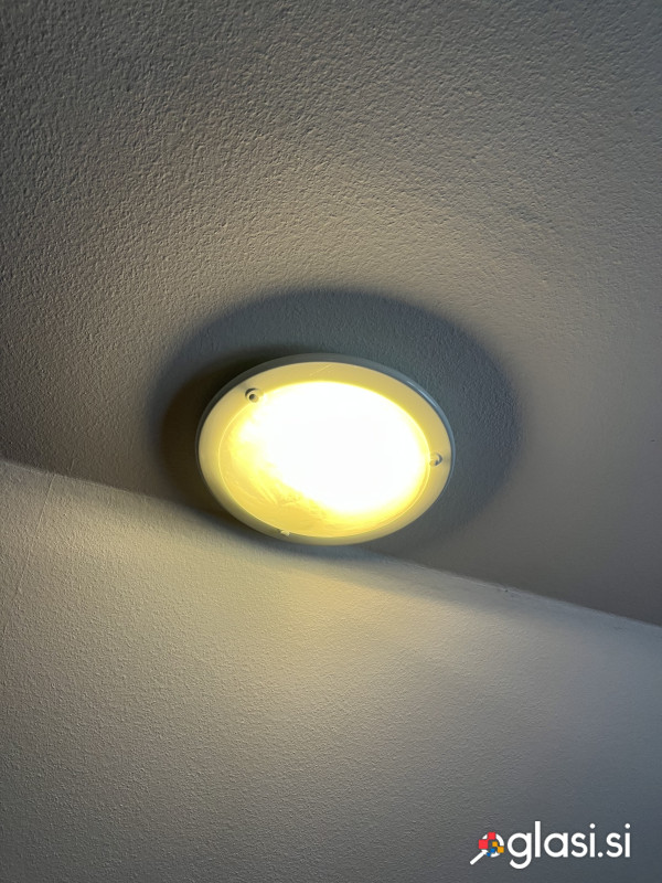 Prodam 3 X plafonjere, bele barve, cena 10€ za kos