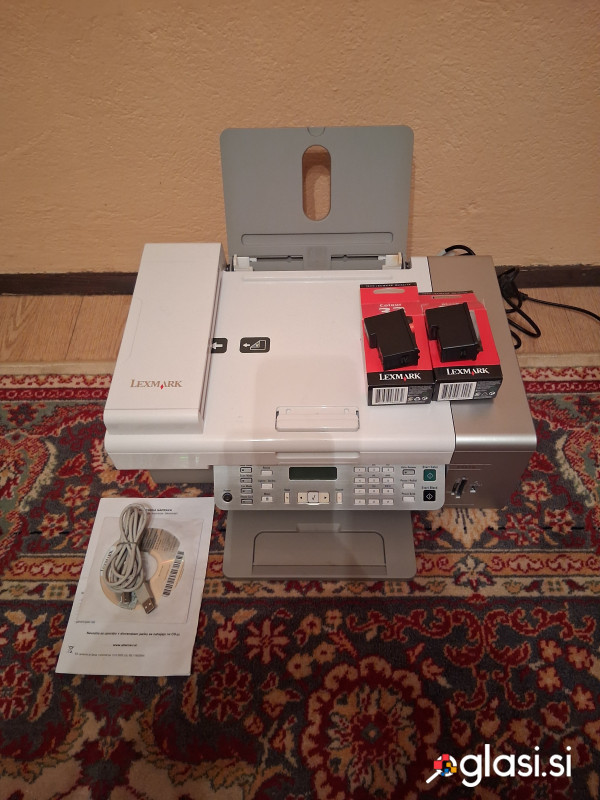 Multifunkcijski fotokopirni stroj Lexmark.