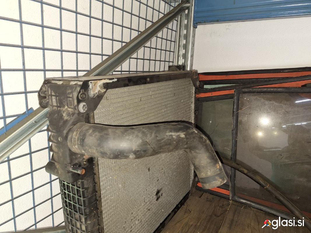 Prodam hladilnik za Massey Ferguson 5400 serije ali podobno