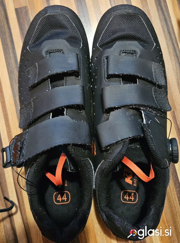 KTM KOLESARSKI ČEVLJI, št. 43,44,45