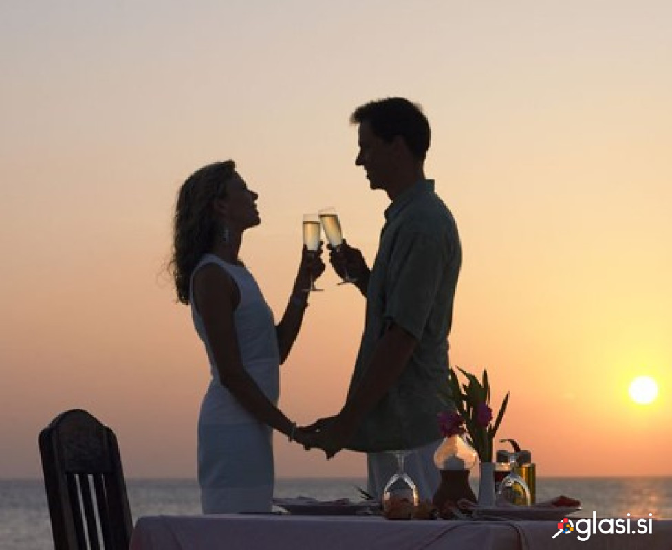 Žensko za druženje ali vezo