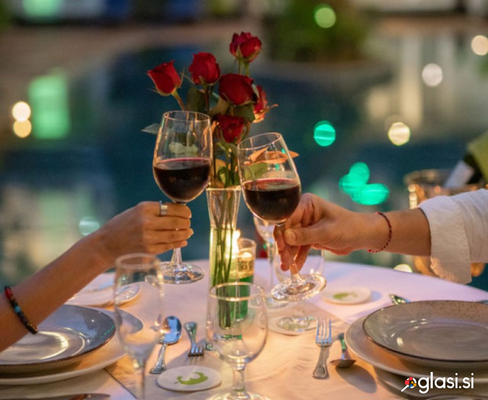 Samska, 54 letna, visoka, urejena