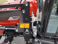 Traktor NTS 704-PRO s čelnim nakladačem