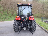 Traktor NTS 704-PRO s čelnim nakladačem