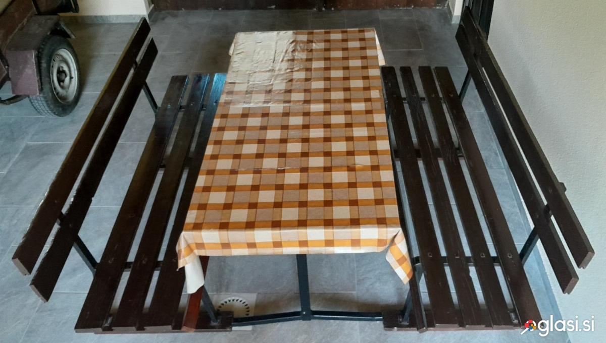 Vrtna sedežna garnitura - miza in 2 klopi DOMAČE IZDELAVE
