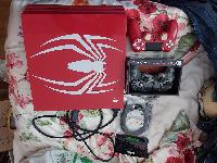 Playstation 4 Pro Spiderman  limited edition plus 2 kontrolorja