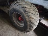 Gume s platišči 400/60r15.5 BKT