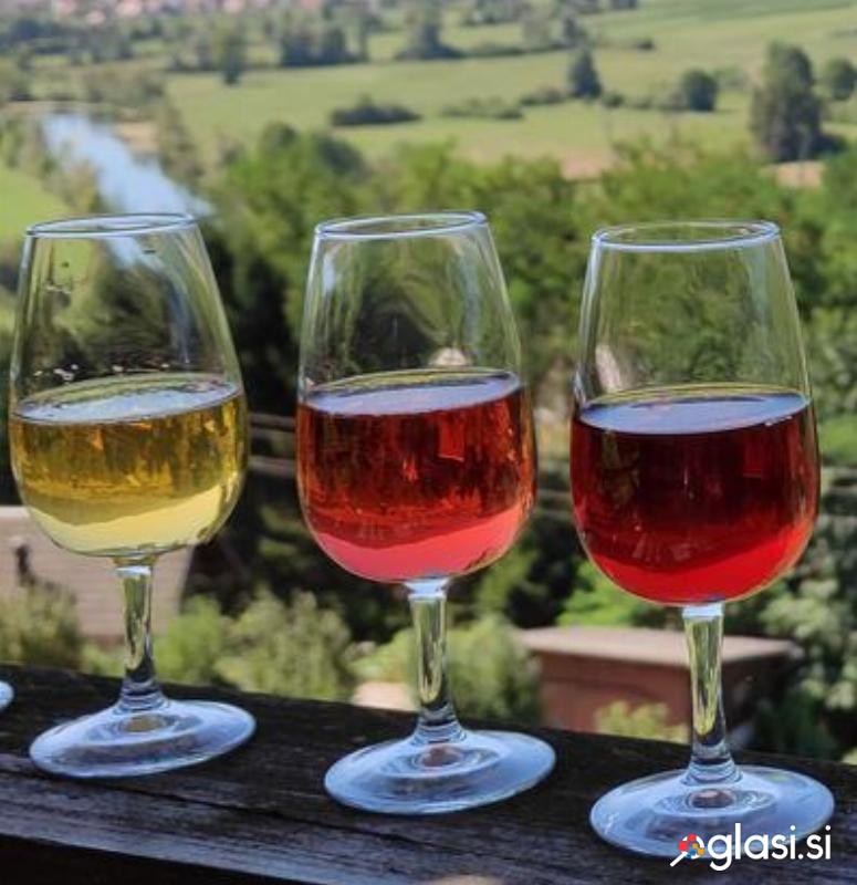Vino rdeče in belo