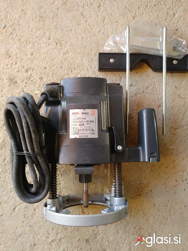 Ročni frezalnik SKIL 1835 U1, 800 W