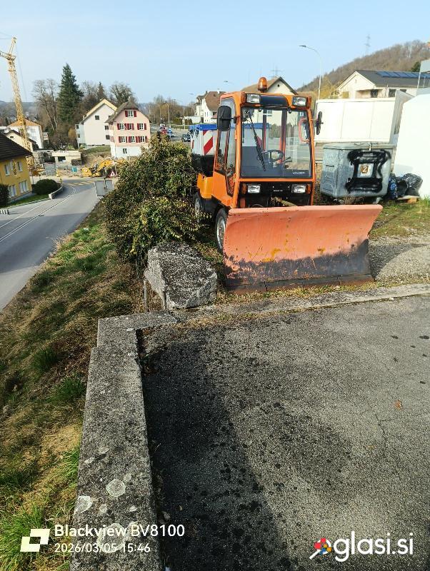 HOLDER  240 KIPPER Z SNEŽIM PLUGOM
