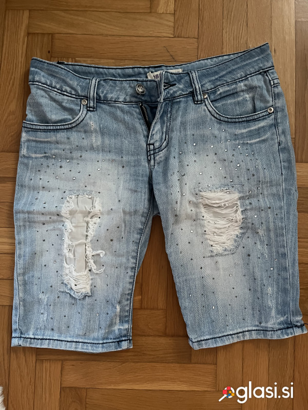 Prodam kratke jeans hlače št. S-M