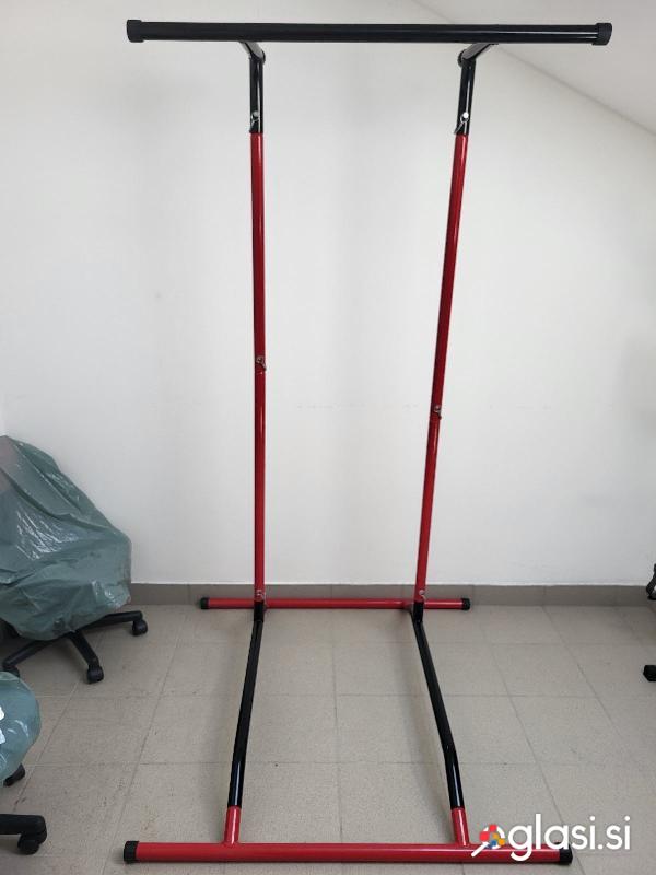 Naprava/stojalo za dviganje telesa - Pull up Mate