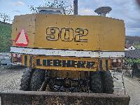 Liebherr A902