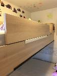 Stenski pograd z box omaro za vzmetnico velikosti 90x200