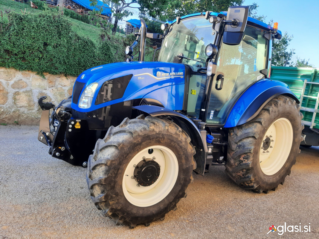PRODAM TRAKTOR NEW HOLLAND