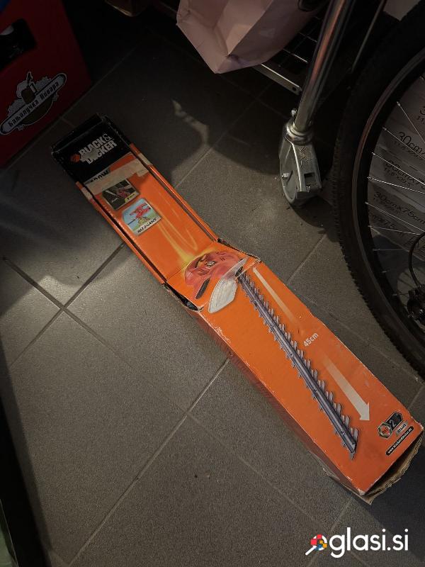 Električna žaga za živo mejo Black&Decker