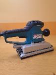 MAKITA Vibracijski brusilnikBO4900V