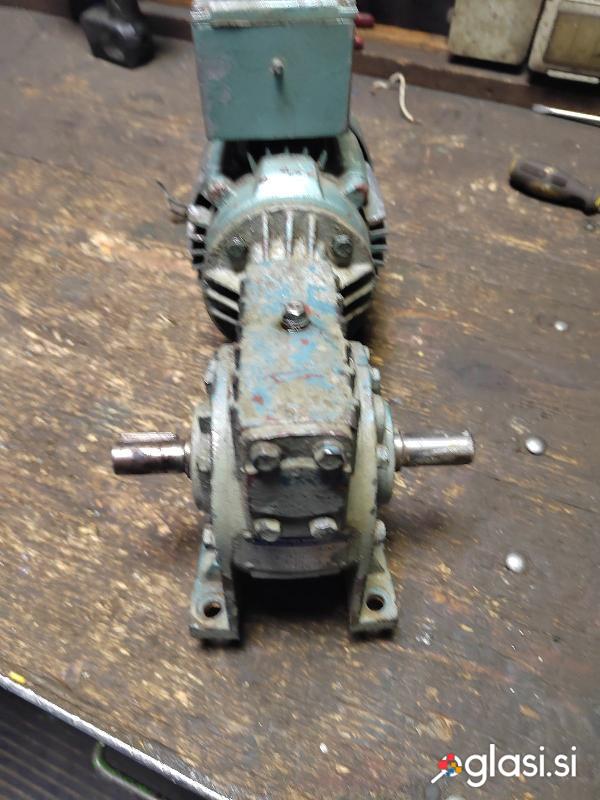 Prodam elektro motor z reduktorom trofazni  055kw obr 42