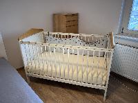 Nastavljiva otroška posteljica z vzmetnico