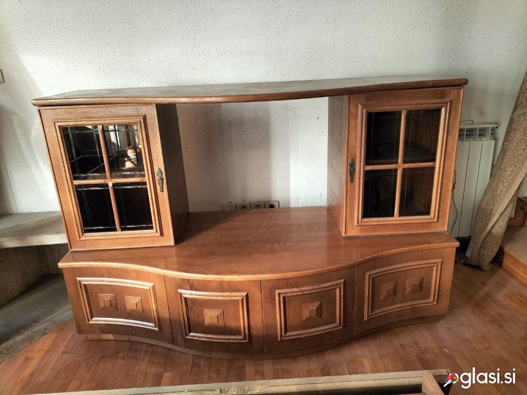 VITRINA hrast (tudi za TV) Š195 x V125 x G56 - "TREBUŠASTA" - znižano