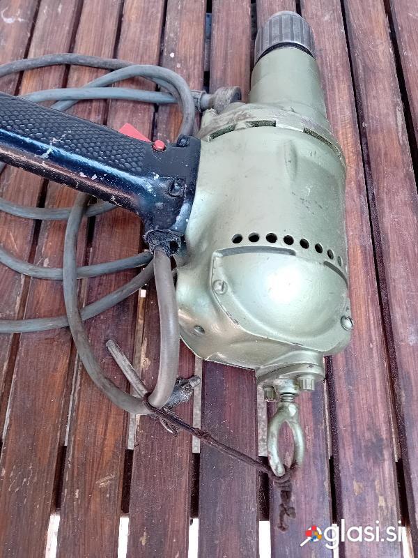 Starejši električni vrtalni stroj