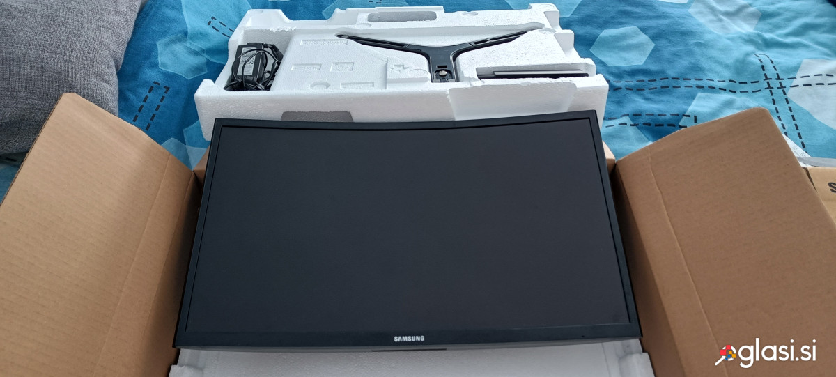 Prodam Dva Monitorja Samsung Curved